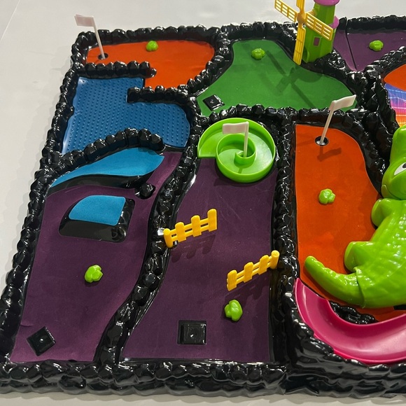 Arcade Mini Golf Interactive Tabletop Mini Golf Game 9 Holes & Moving Obstacles - Picture 9 of 16